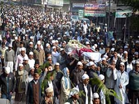 sma kazmi ke zanaze me shamil log